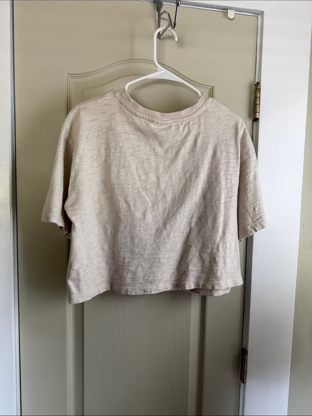 Universal Thread Beige Boxy Cropped Tee - Picture 4 of 5